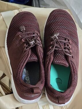 Women's Orthofeet Burgundy Knit Lace-Up Sneakers